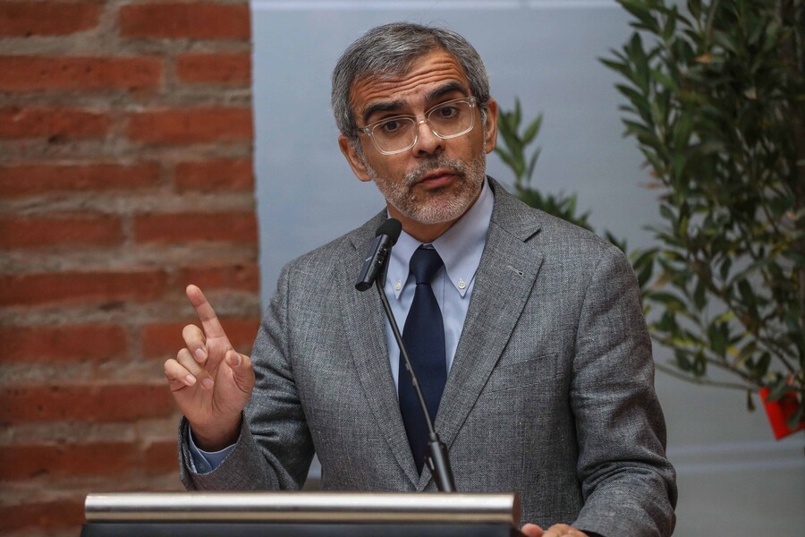 Cordero sostiene que dichos de Vivanco "contravienen sentencia señalada" y urge "aclaración"